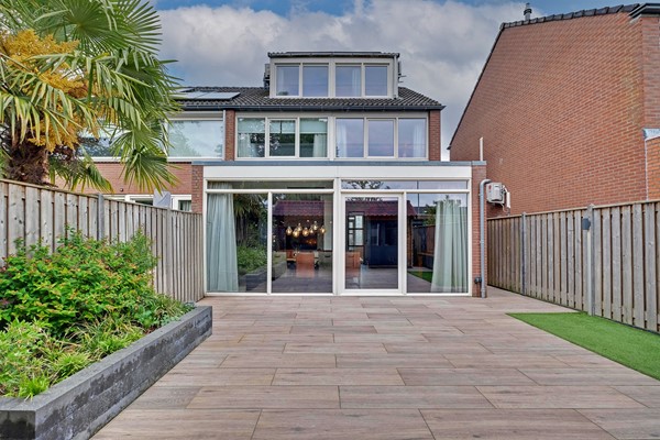 Te koop: UNIEKE hoekwoning met moderne en luxe afwerking gelegen nabij het centrum!